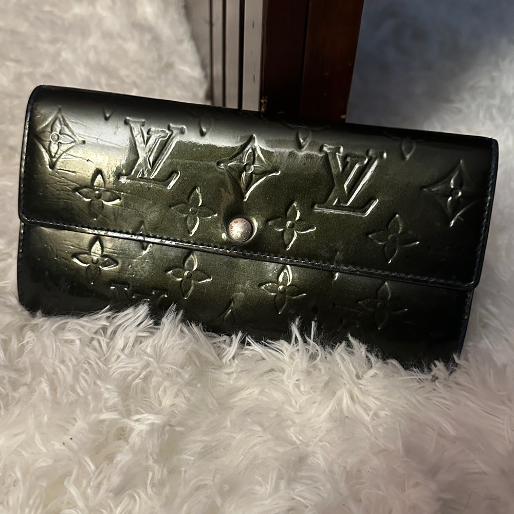 Louis Vuitton Vernis rare Forrest Green Women's Wallet